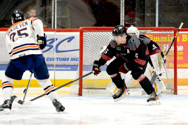 UPDATE: Timmins Rock hang on to edge T-birds in home opener